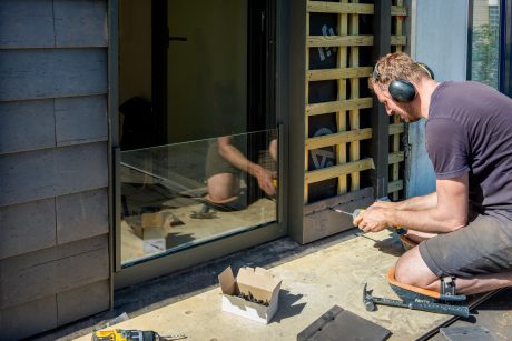 Transformatie woning | Zwaluwstraat, Utrecht | Verticale gevelbekleding: Motio | Gevelbaksteen: Pearl Tahiti steenstrips