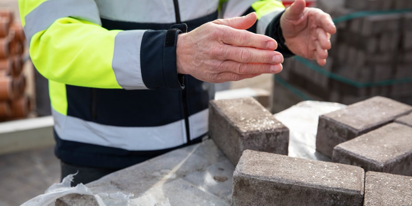 Leggen van straatstenen sfeerbeeld