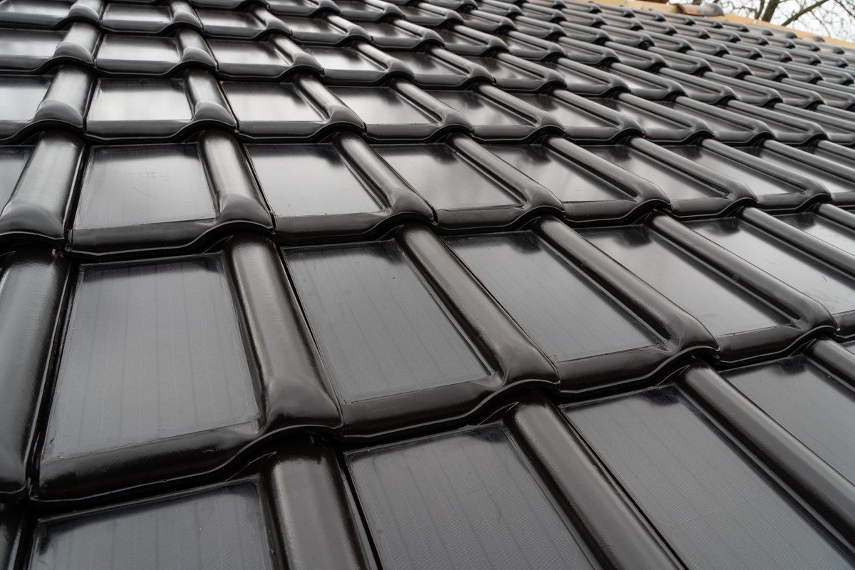 Dak gelegd met de Alegra 10 zonnedakpannen